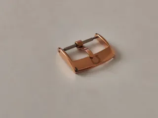 Fibbia Omega Oro Rosa