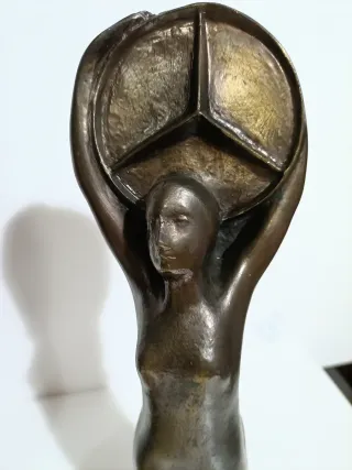 Escultura de JL MOLINA para Mercedes Benz.