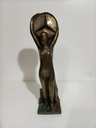 Escultura de JL MOLINA para Mercedes Benz.