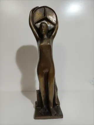 Escultura de JL MOLINA para Mercedes Benz.