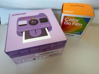 Cámara Polaroid y 1x Polaroid Color Go Film 16