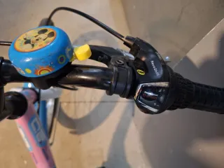 Bicicleta infantil rosa y azul