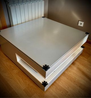 Mesa centro elevable con botellero