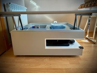 Mesa centro elevable con botellero