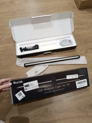 Monitor LED Quntis Luz con Controle Remoto