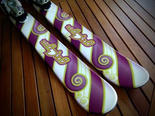 SNOWBLADES 120cm. ESQUIS CORTOS. BIG FOOT.