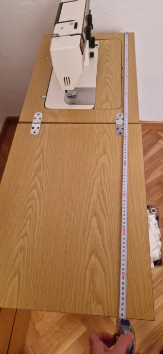 Máquina de coser Alfa Electrónica + mueble