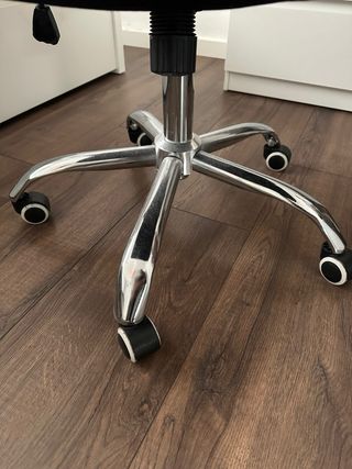 Silla de oficina ergonómica negra