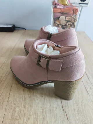 Botines tacón rosa ante