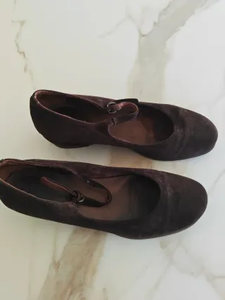 Zapatos planos ante marrón