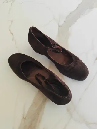 Zapatos planos ante marrón