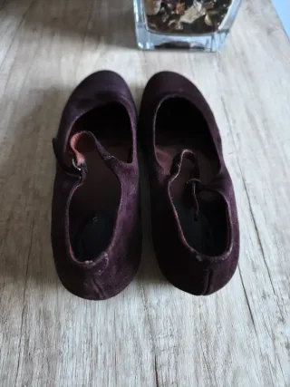 Zapatos planos ante marrón