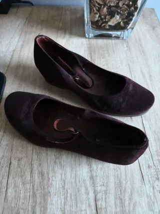 Zapatos planos ante marrón