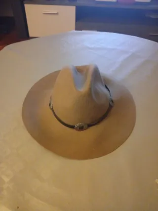 OFERTA !! Gorro marrón clarito con cinta oscura