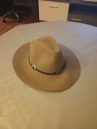 OFERTA !! Gorro marrón clarito con cinta oscura