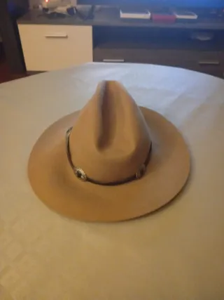 OFERTA !! Gorro marrón clarito con cinta oscura