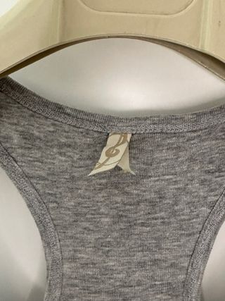 Camiseta tirantes gris Stradivarius