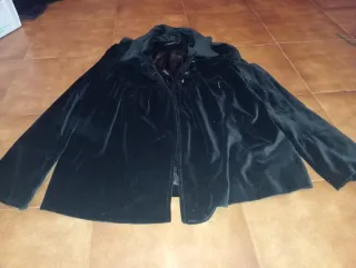 Chaqueta negra de terciopelo
