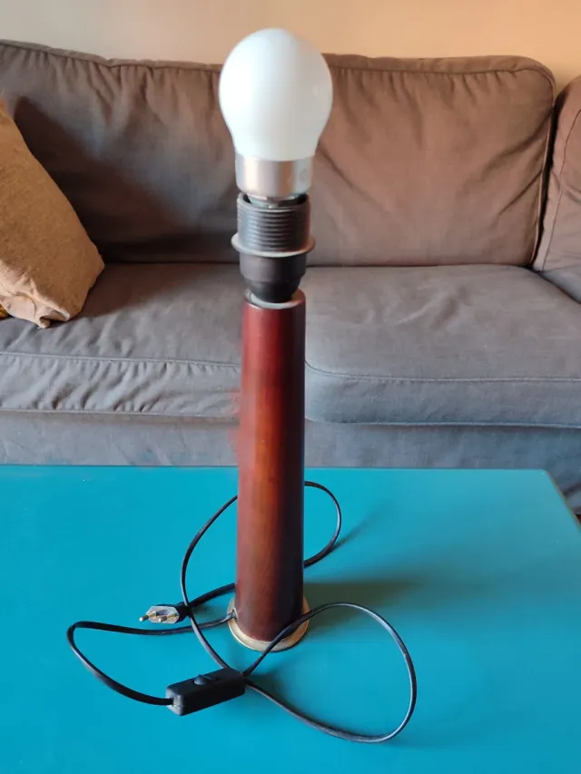 Pie de lámpara de mesa madera