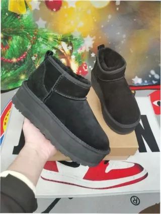 Botas UGG Classic Ultra Mini Plataforma Negras