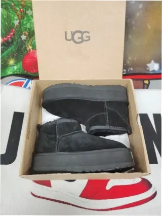 Botas UGG Classic Ultra Mini Plataforma Negras