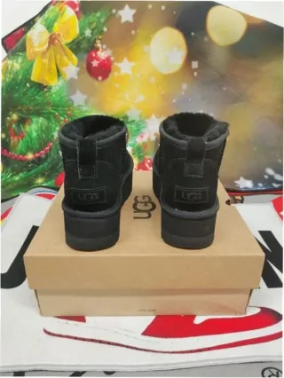 Botas UGG Classic Ultra Mini Plataforma Negras