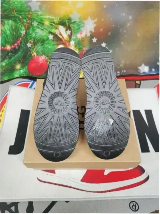 Botas UGG Classic Ultra Mini Plataforma Negras