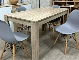 Mesa de comedor y 4 sillas