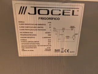 Nevera pequeña blanca