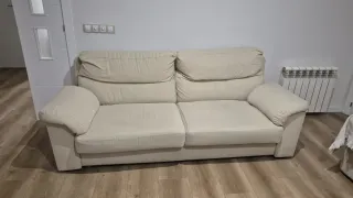 Conjunto de dos sofás, de 2 y 3 plazas en beig