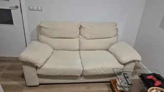 Conjunto de dos sofás, de 2 y 3 plazas en beig