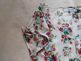 Vestido floral beige mujer