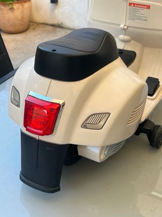 Moto Vespa Eléctrica para Niños