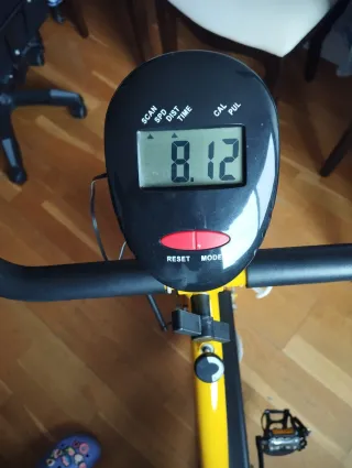 Bicicleta Estática HOMCOM Amarilla