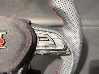 Volante Nissan GTR Carbono y Piel con pantalla led