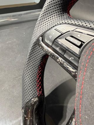 Volante Nissan GTR Carbono y Piel con pantalla led