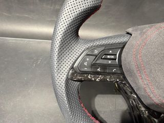 Volante Nissan GTR Carbono y Piel con pantalla led