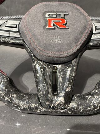 Volante Nissan GTR Carbono y Piel con pantalla led