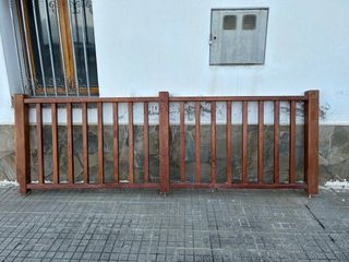 Barandilla de madera maciza