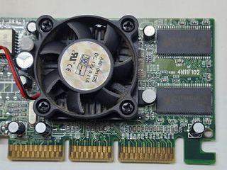 Scheda video GeForce MX200 / 32MB. DDR AGP VGA