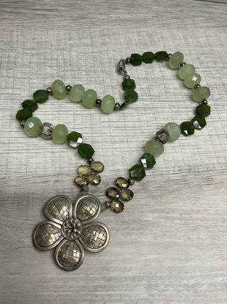 Collana Giada e Argento con Fiore