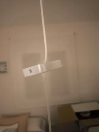 Lámpara infantil de ratán con pompones