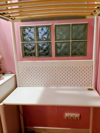 Cama alta Ikea Vitval con escritorio blanca