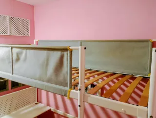 Cama alta Ikea Vitval con escritorio blanca