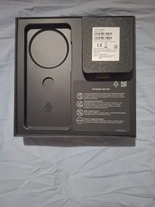 Nubia Flip 5G Caja