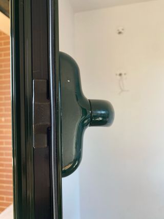 Ventanas de aluminio.  4 puertas  4 ventanas.