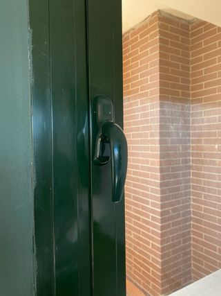 Ventanas de aluminio.  4 puertas  4 ventanas.