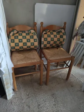 Juego de 2 sillas de madera
