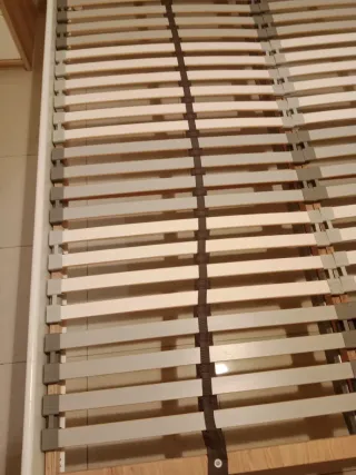 Somier IKEA de madera y metal