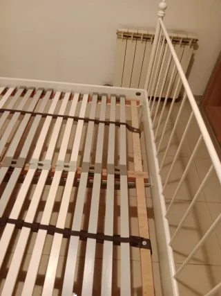 Somier IKEA de madera y metal